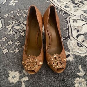 Tory Burch Leticia Open Toe Wood Wedge Tan Leather Pumps 4" Size 9.5